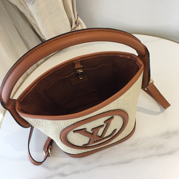 ルイヴィトンバッグ着用イメージ